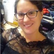 No tengo Magisterio, pero he estudiado Inglés durante 10 años go el bachillerato de arte.Puedo dar clases de Inglés y dibujo a alumnos de y una persona muy paciente y me encantan los niños